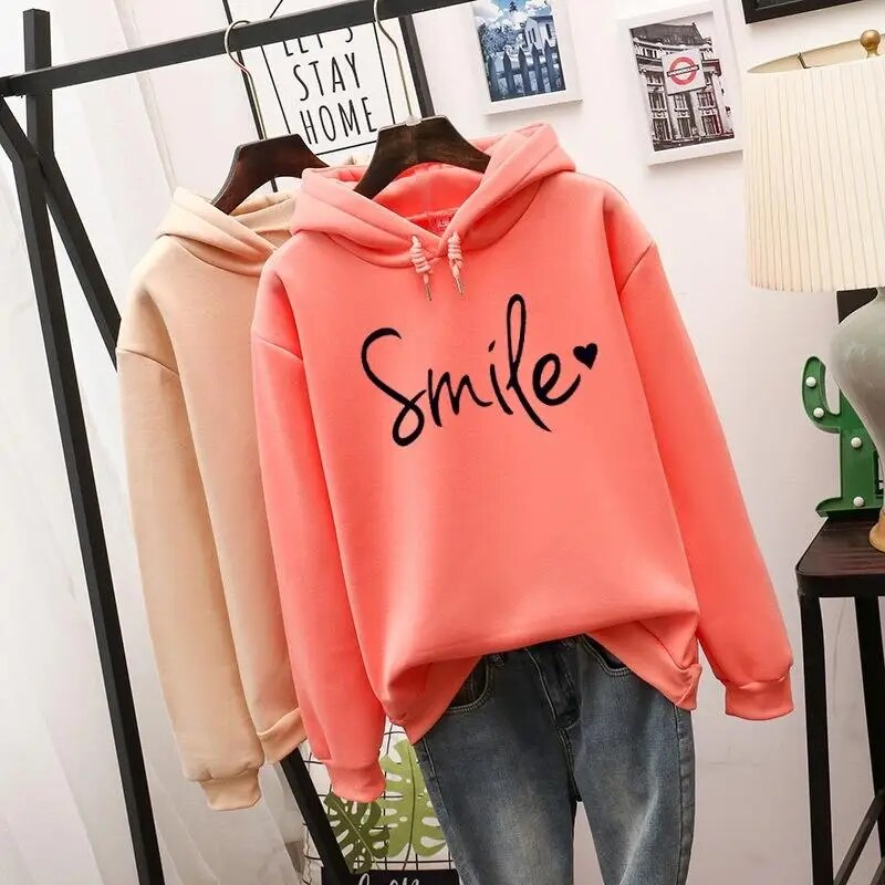 Hoodie élégant sourire chaleureux