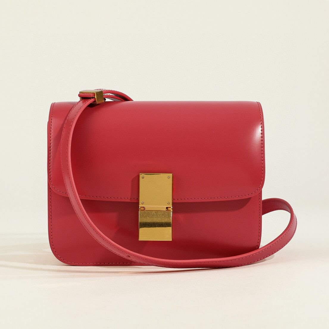 Classic shoulder bag Flap Box model, elegant and practical