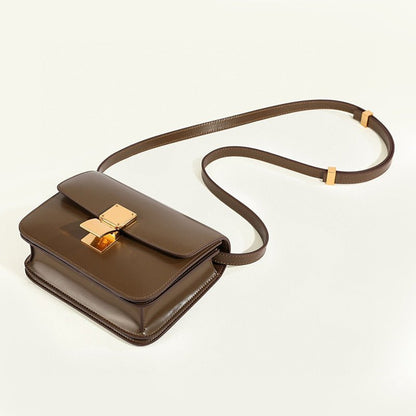 Classic shoulder bag Flap Box model, elegant and practical