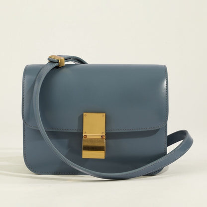 Classic shoulder bag Flap Box model, elegant and practical