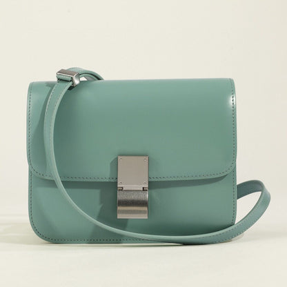 Classic shoulder bag Flap Box model, elegant and practical