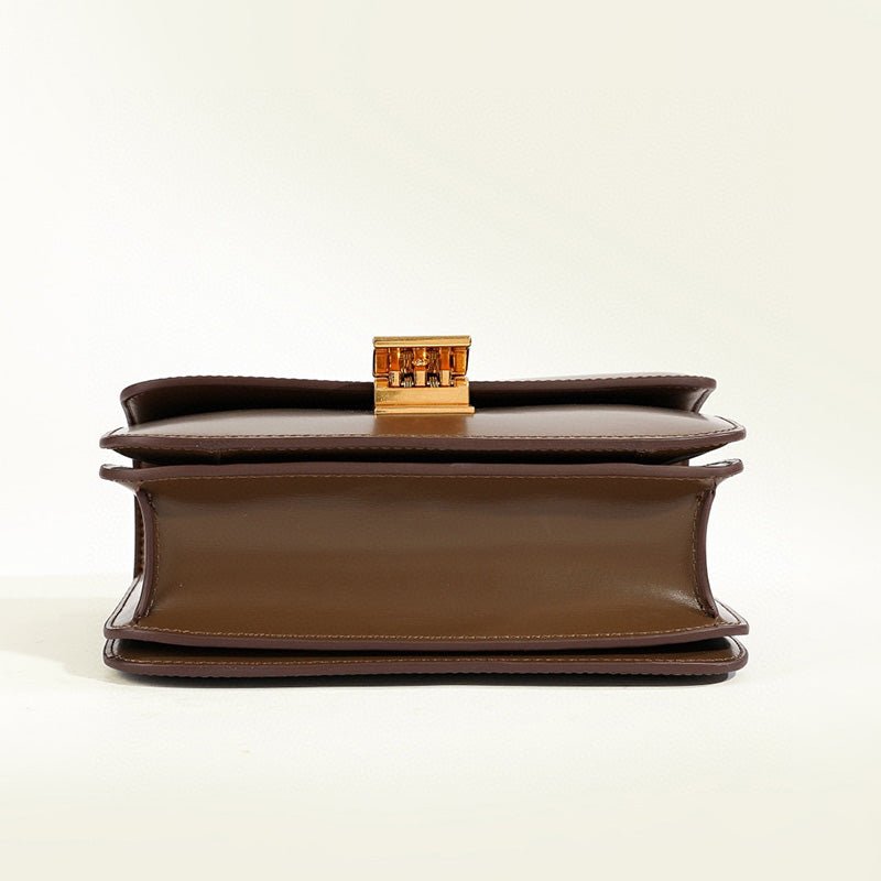 Classic shoulder bag Flap Box model, elegant and practical