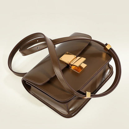 Classic shoulder bag Flap Box model, elegant and practical