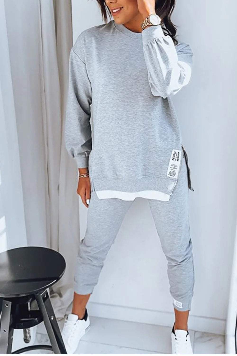 Ensemble sweat et jogging au style sportswear
