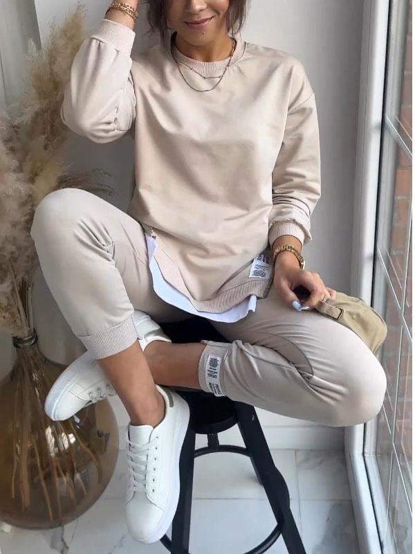 Ensemble sweat et jogging au style sportswear