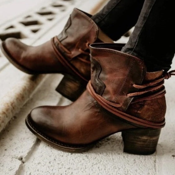 Bottines western à sangles croisées au style cowboy