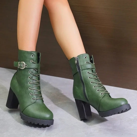Bottines à talon haut et semelle crantée au style militaire