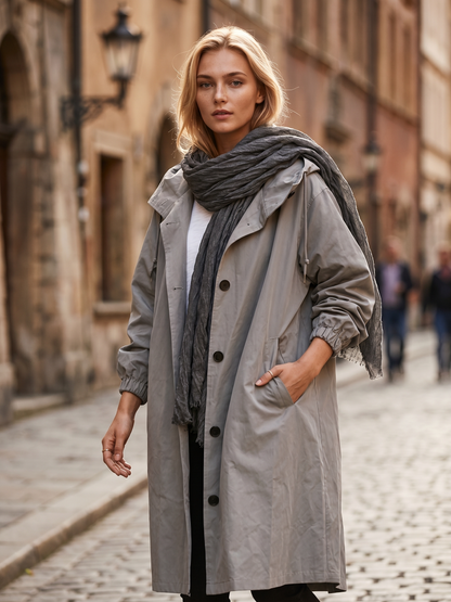 Trenchcoat lungo elegante con cappuccio regolabile