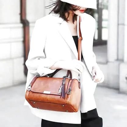 Large capacity handbag with strap and zipper